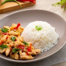กะเพราไก่ชิ้น + ข้าวสวย
