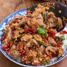 กะเพราเนื้อชิ้น + ข้าวสวย