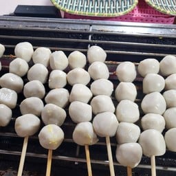 ลูกชิ้นปลา บางวันกลม บางวันรักบี้นะคะ