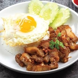หมูกรอบทอดกระเทียม ราดข้าว