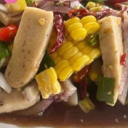 ส้มตำข้าวโพดหมูยอ