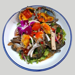 ยำปูไข่หมูยอไข่แดงเค็ม Fertile crab  salted egg yolk salad 香辣凉拌蟹蛋腌肉肠咸蛋