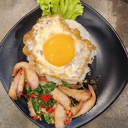 ข้าวกะเพราคอหมูย่าง