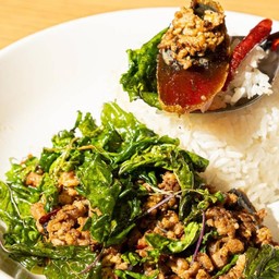 ข้าวไข่เยี่ยวม้ากะเพรากรอบ เนื้อสับ