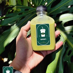 ชาเขียว แก้วพร้อมน้ำแข็ง