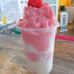 สตอเบอรี่ปั่นโยเกิรต์