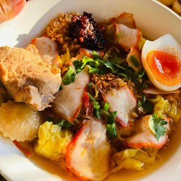 บะหมี่ เกี๊ยว หมูแดง