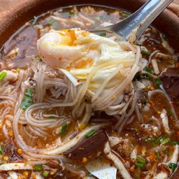 ก๋วยจั๊บหมูยอ ใส่ไข่