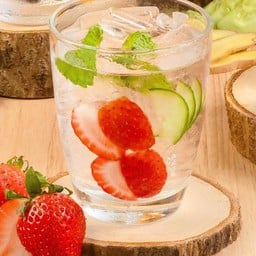 Infused water 500 ml. Strawberry smooch