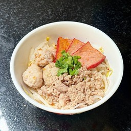 ก๋วยเตี๋ยวหมูบินนี่
