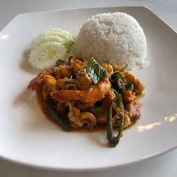 ข้าวผัดพริกแกงทะเล