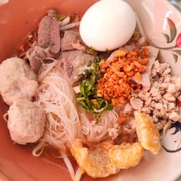 White Mee With Tom Yum Soup