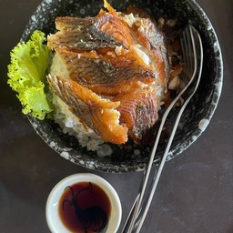 ข้าวปลาแกะ+ขนมปังสังขยา+ชาไทย