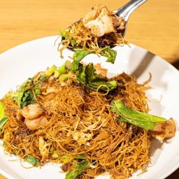 ผัดซีอิ๊วหมู เส้นหมี่
