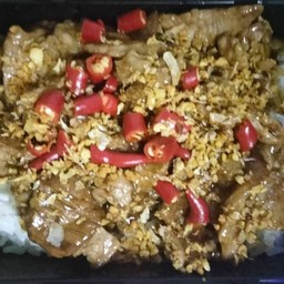 ข้าวหมูทอดพริกสด
