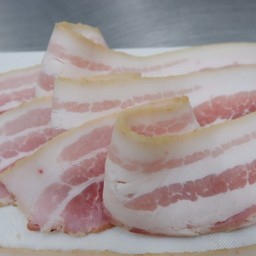 เบคอนยาว