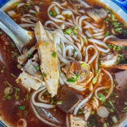 ข้าวเปียกเส้นไก่-รสจัดจ้านอร่อยแช่บนัว