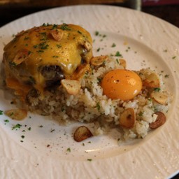 ข้าวหน้าเนื้อบดเบอร์เกอร์วากิวไข่ดอง