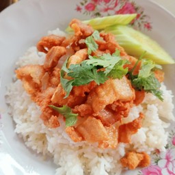 ข้าวสามชั้นทอดน้ำปลา