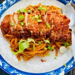 คั่วแห้งหน้าหมูสามชั้นทอด
