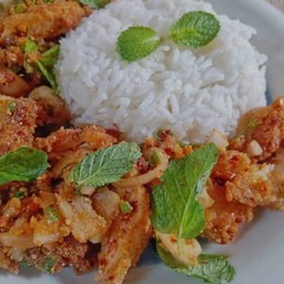 ข้าวยำไก่แซ่บ