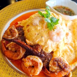 ข้าวไข่ข้นกุ้งทรงเครื่องเสวย