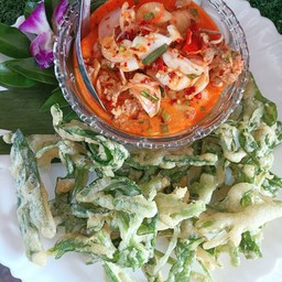 ยำผักบุ้งกรอบ