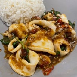 ข้าวกะเพราซุปเปอร์ปลาหมึก