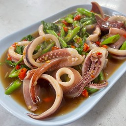 กระเพราปลาหมึก