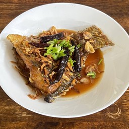 ปลาทอดราดซอสมะขาม