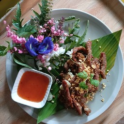 เนื้อทอดกระเทียม