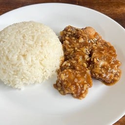 ข้าวหมูกรอบทอดกระเทียมพริกไทย