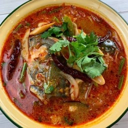 ต้มยำหัวปลาแซลมอน