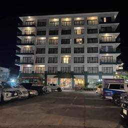 Cr.Maneerote Hotel