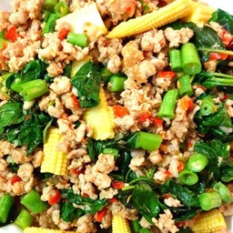 ข้าวไข่ระเบิด มังสวิรัติ กะเพรา ใส่ถั่วฝักยาวสับข้าวโพดอ่อน