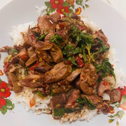 ข้าวกระเพราเครื่องใน