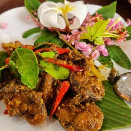 ปลาดุกผัดพริกแกงใต้