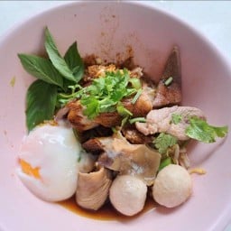 ก๋วยเตี๋ยวเรือศรีสามพราน  เจ้าเก่าเดอะมอลล์ท่พระ สาขารัชดา-ท่าพระ ซ.8