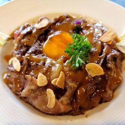 ข้าวหน้าเนื้อ Aus เบิร์นไฟ & ไข่ดอง (M1)