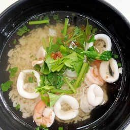 ข้าวต้มทะเล น้ำซุปอร่อยมาก(กุ้ง ปลาหมึก)
