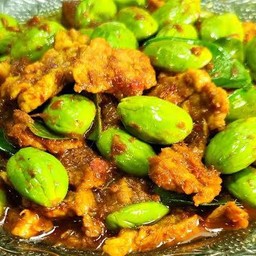 ผัดเผ็ดสะตอหมู กับข้าว