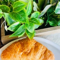 ครัวซองเนยสด (อุ่นร้อน)