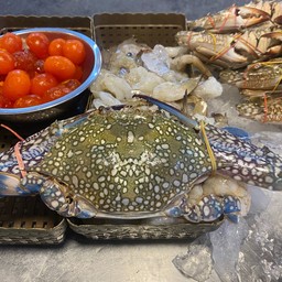 ยำมะม่วงปูม้า+กุ้ง+หอยนางรม