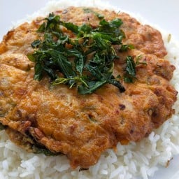 ข้าวไข่เจียวกะเพราหมูสับ