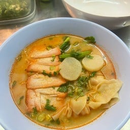 ชายสี่บะหมี่เกี๊ยว หน้าแหลมฉบังทาวเวอร์