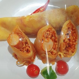 Jumbo Wrap มาม่าเกาหลี  ไข่ดาว + ไส้กรอก +สาหร่าย