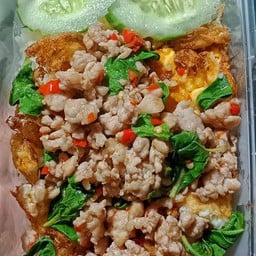 ข้าวไข่กรอบกระเพรา