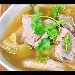 เกี้ยมอี๋  (ต้มผักกาดดอง กระดูกอ่อน )