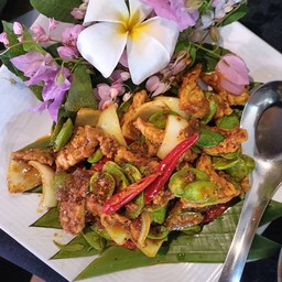 ผัดเผ็ดสะตอหมู