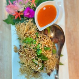 หมูแดดเดียวทอดสมุนไพร